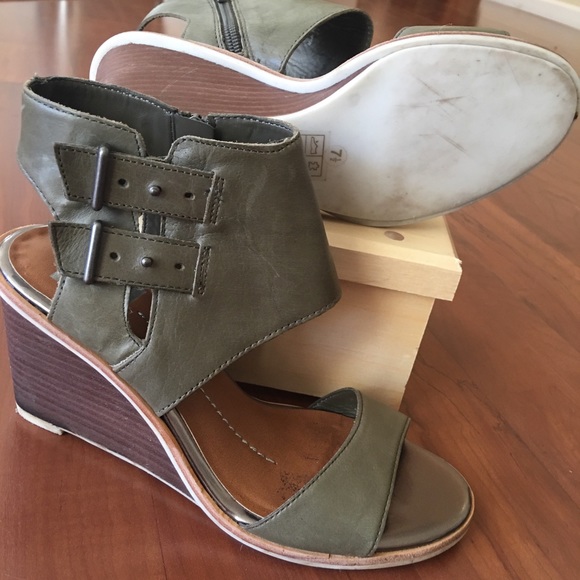 Shoes - Picture 4 of 6